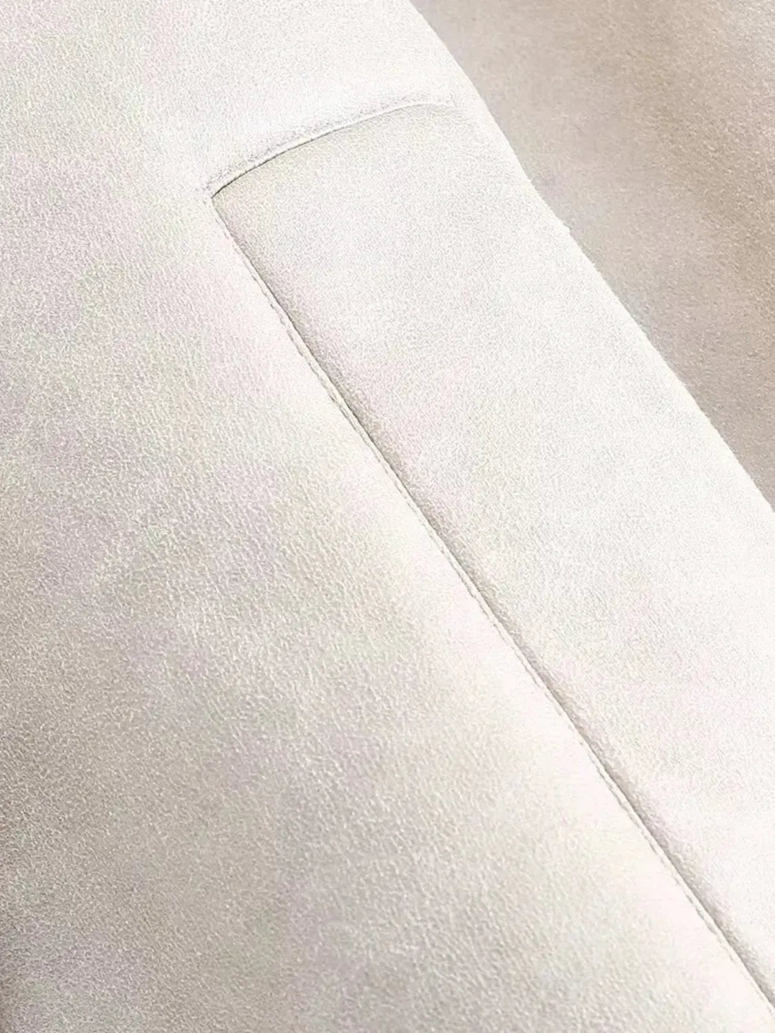 Casaco Feminino Oversized Peluciado em Couro PU com Botões e Bolsos - Giselle