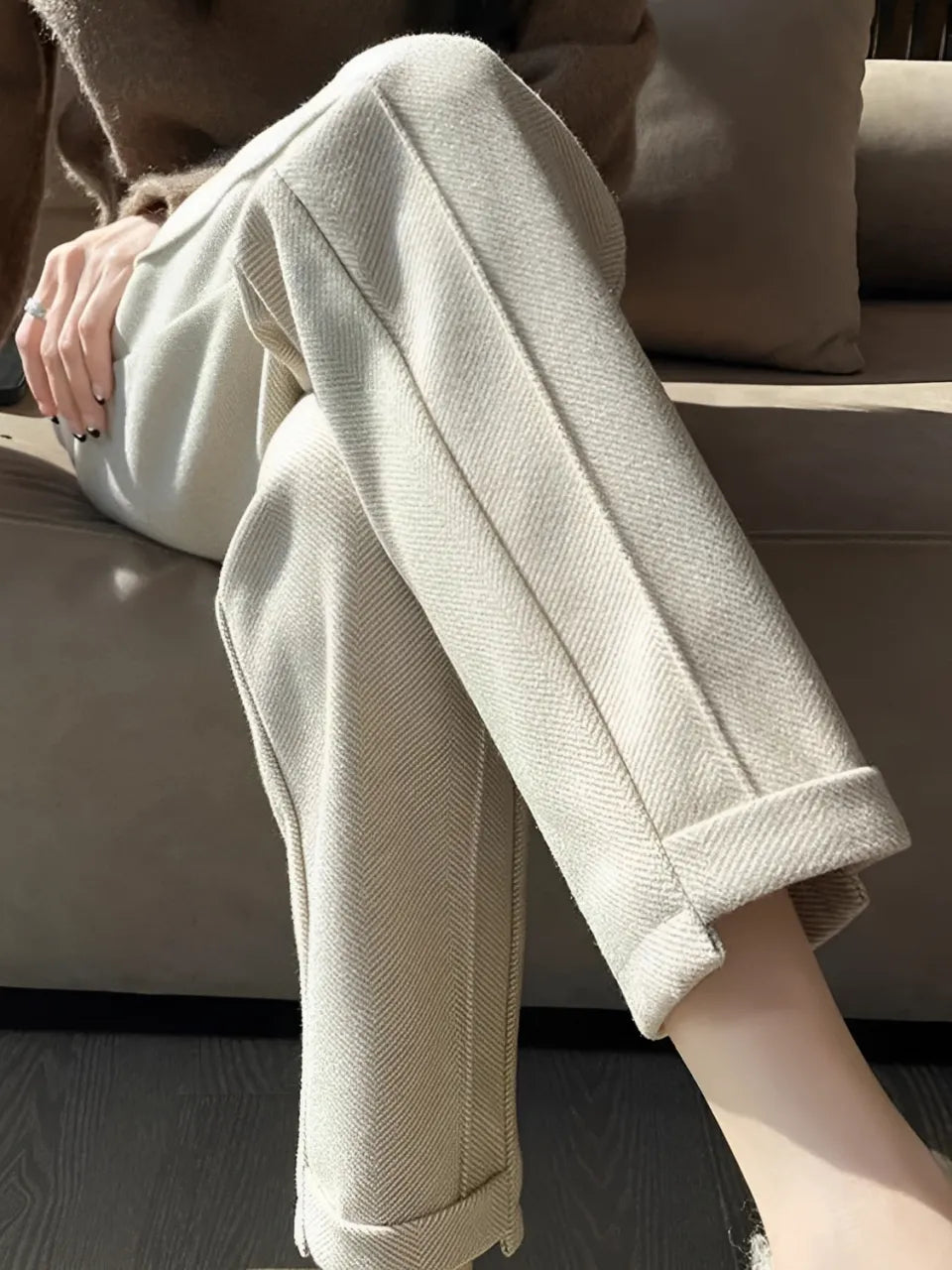 Calça Feminina Reta de Lã com Cintura Alta com Elástico - Leda.