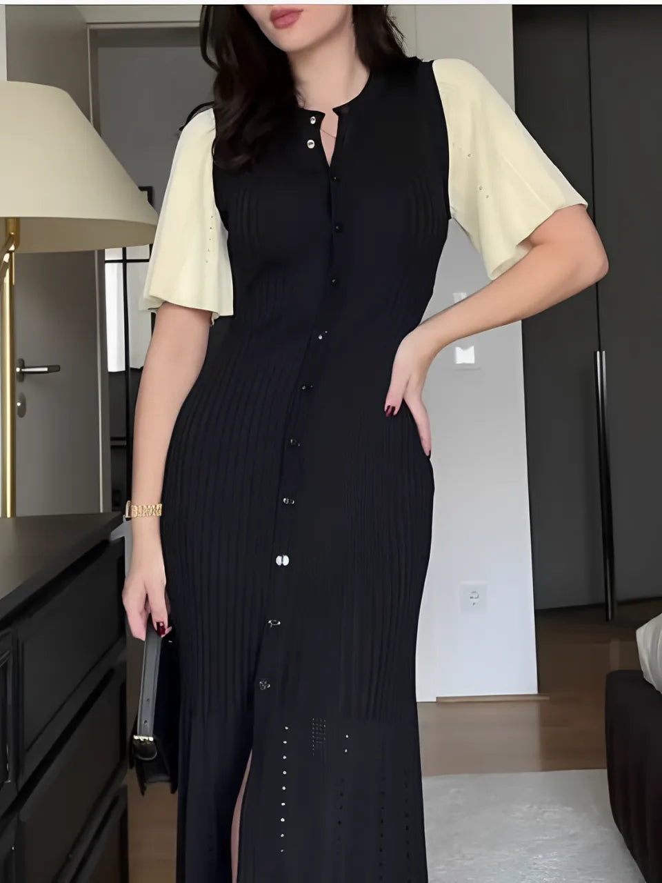 Vestido Feminino Tricô Midi Manga Curta com Abertura de Botões - Charlotte