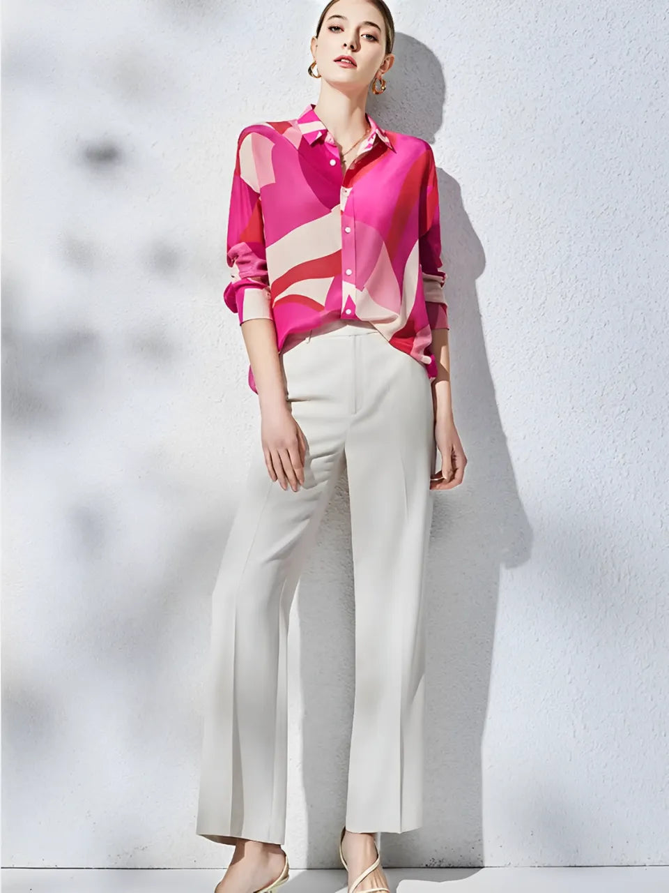 Camisa Feminina Estampada Elegante Rosa com Gola Polo e Botões - Rayra