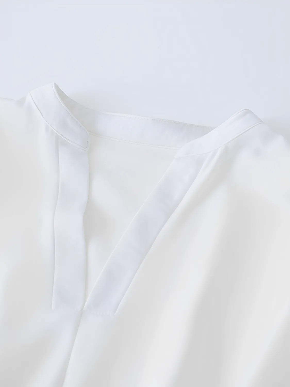 Blusa Feminina Básica com Gola Padre e Decote em V - Veronica [FRETE FULL]