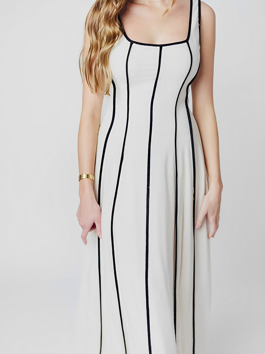 Vestido Feminino Midi com Decote Canoa e Listras em Relevo - Ariadne