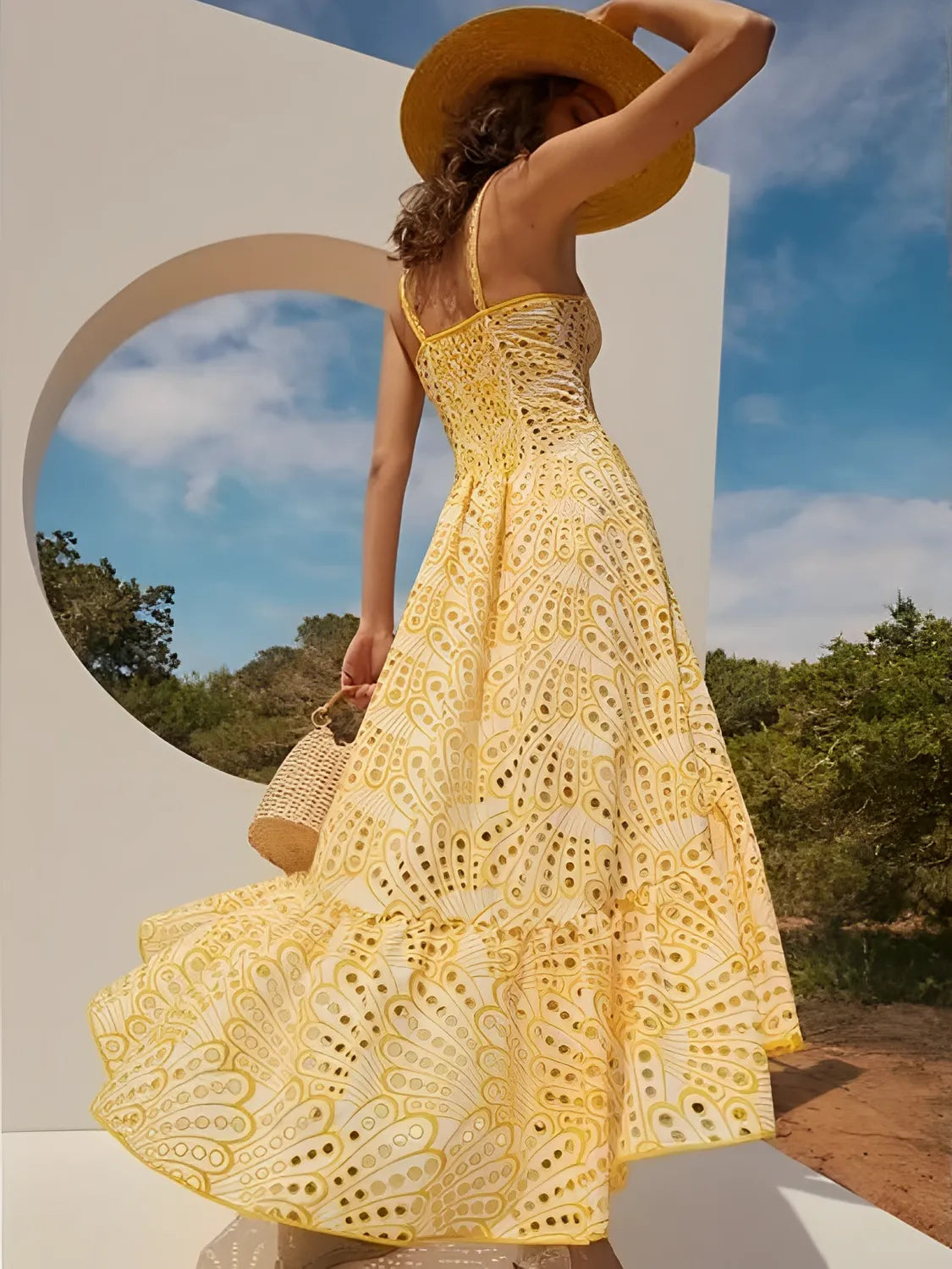 Vestido Feminino Midi de Laise com Babados e Elástico nas Costas - Marina
