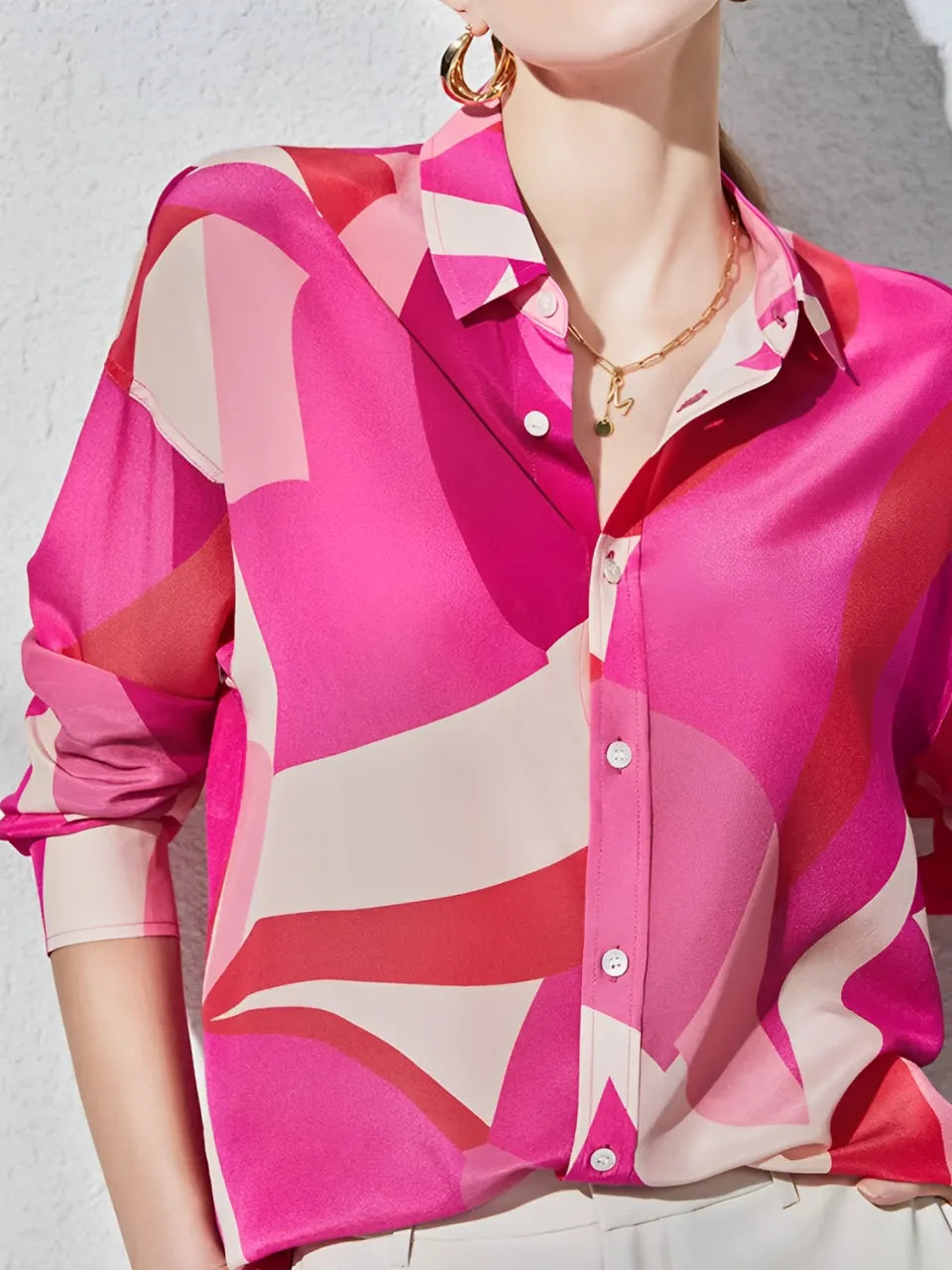 Camisa Feminina Estampada Elegante Rosa com Gola Polo e Botões - Rayra