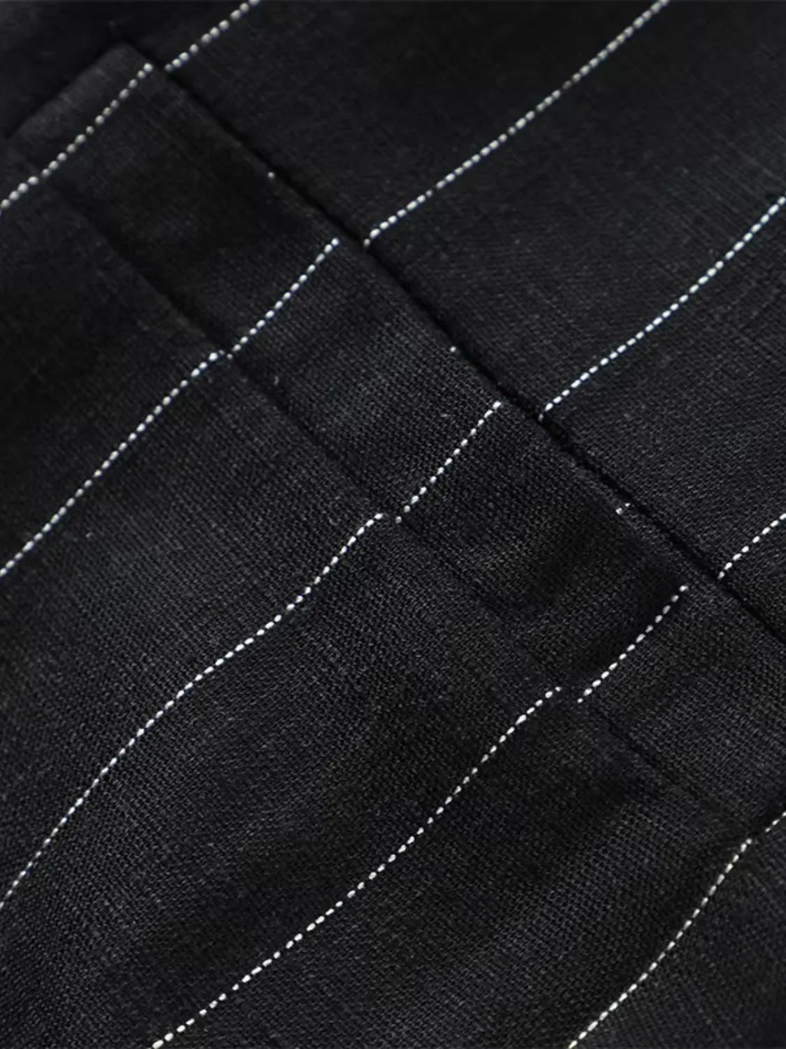 Conjunto Feminino Risca de Giz Colete com Botões e Amarração nas Costas e Saia Curta - Dara