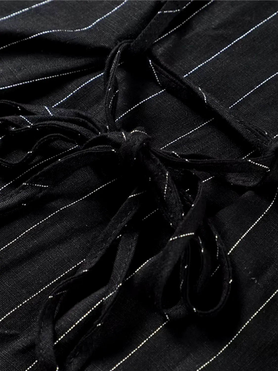 Conjunto Feminino Risca de Giz Colete com Botões e Amarração nas Costas e Saia Curta - Dara