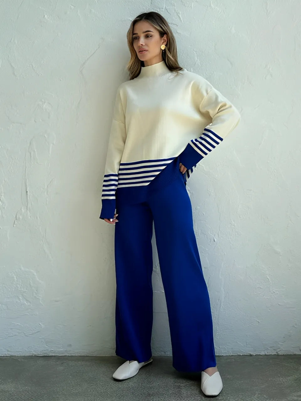 Conjunto Feminino com Suéter Listrado de Gola Alta e Calça de Cintura Alta - July