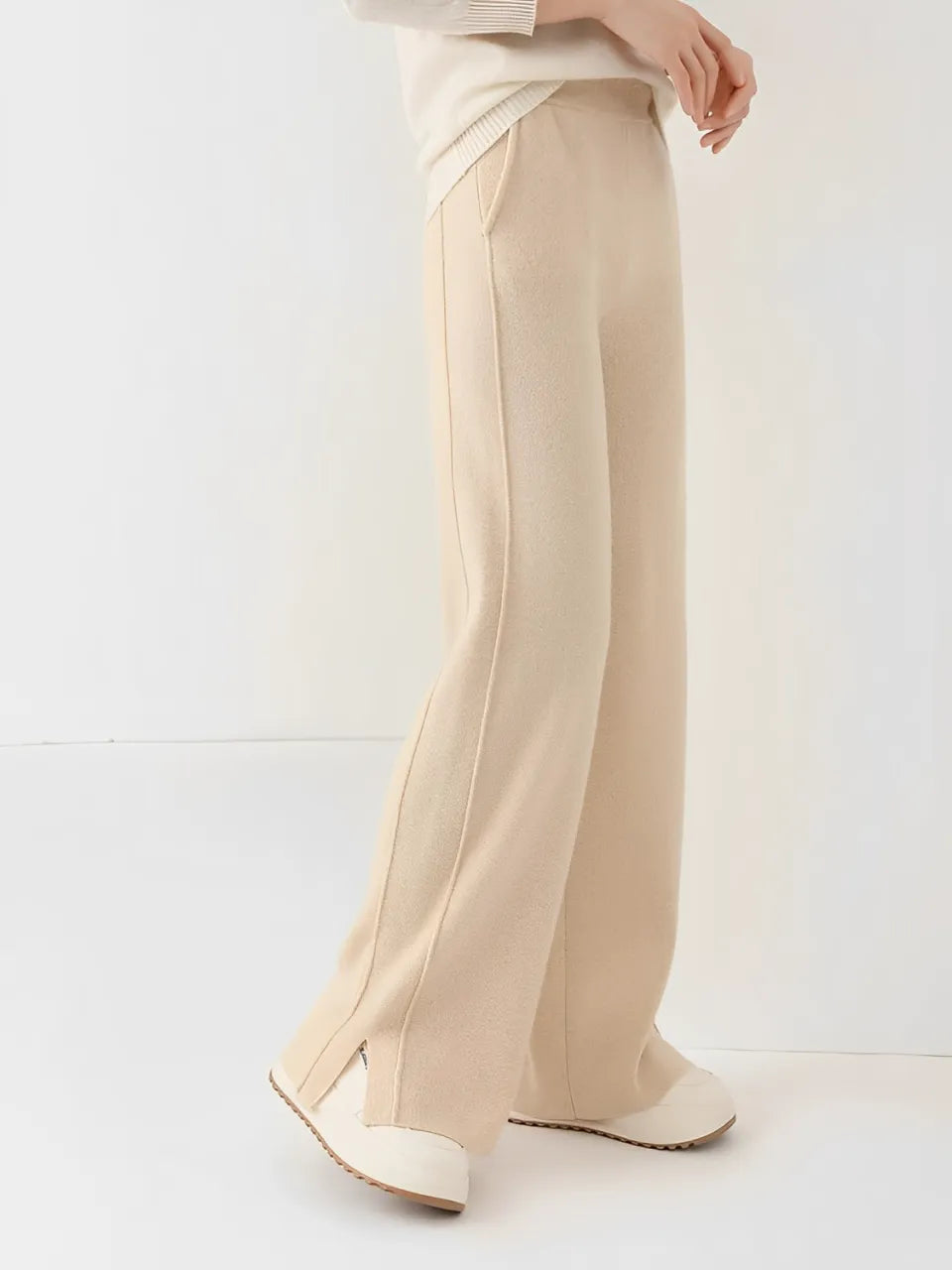 Calça Feminina Pantalona de Lã com Bolsos e Abertura na Barra - Vivian