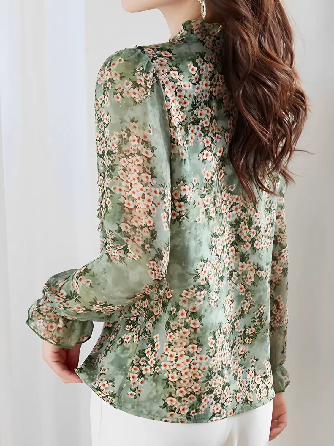 Blusa Feminina Estampada Floral de Chiffon com Mangas Longas - Molie