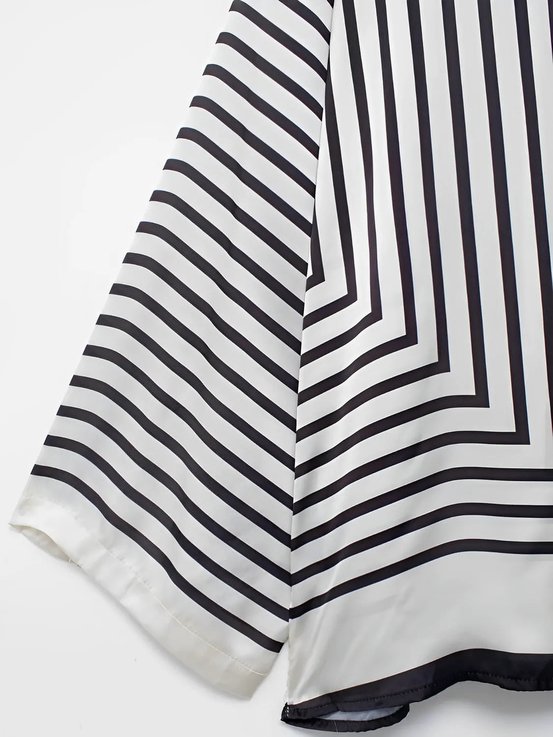 Camisa Feminina Bata Listrada com Manga Flare - Giulia
