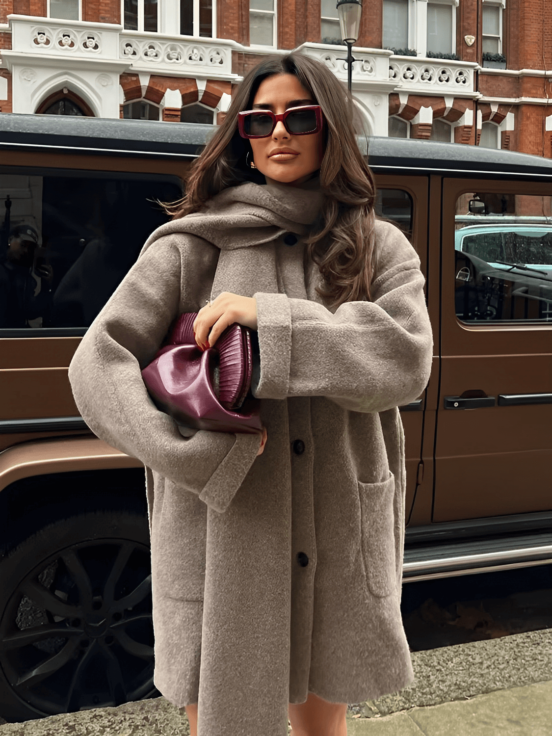 Casaco Feminino Oversized em Lã Batida com Bolsos Frontais Botões e Cachecol Removível com Franjas – Marjorie