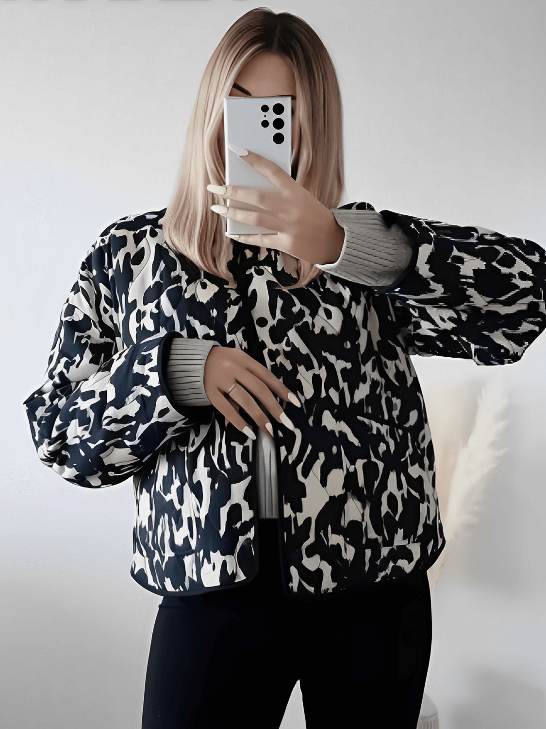 Casaco Feminino Acolchoado com Estampa Animal Print Bolsos e Fechamento em Botão de Pressão - Pabline