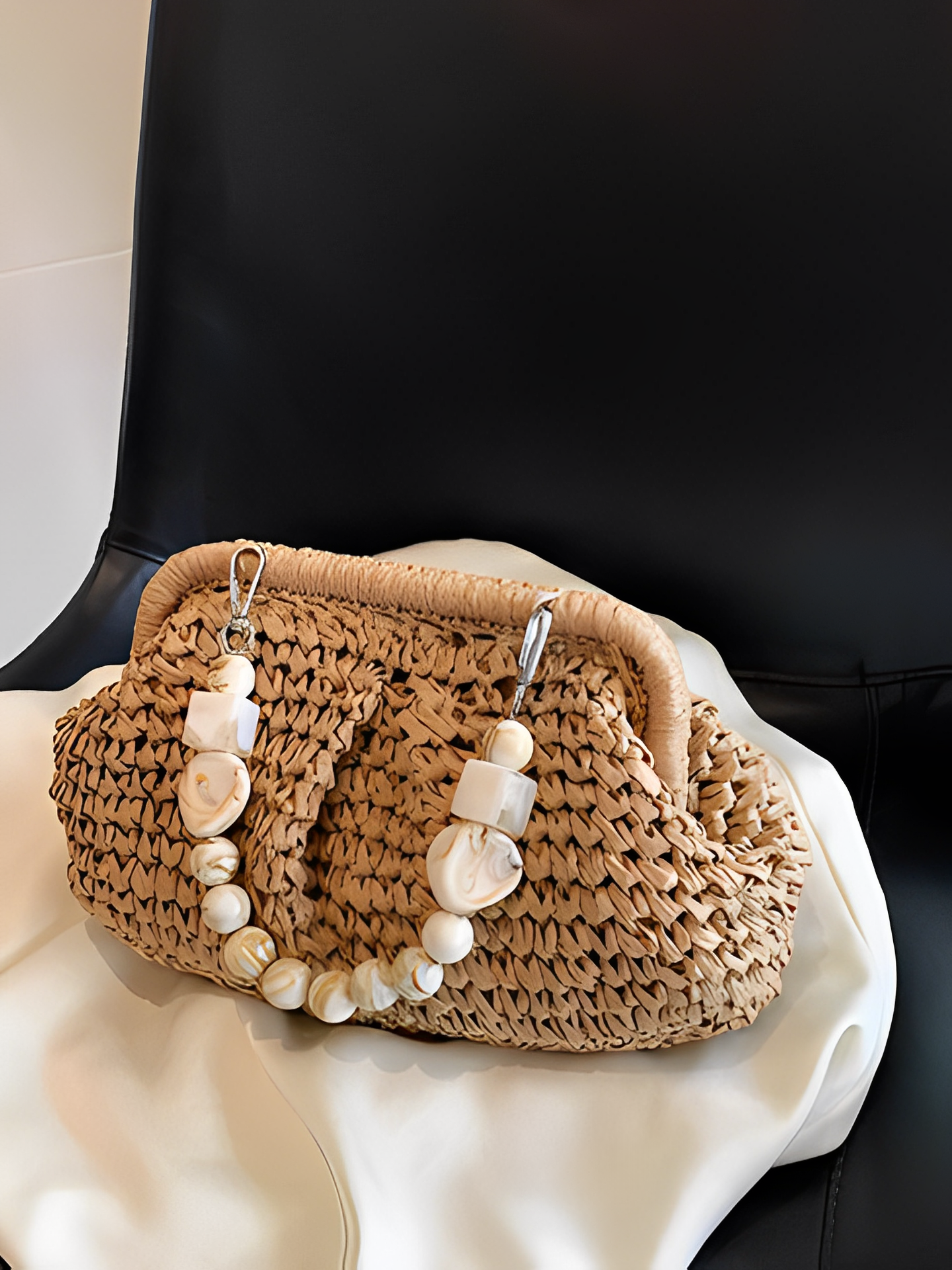 Bolsa Feminina Clutch em Palha com Alça de Pedrarias - Laila