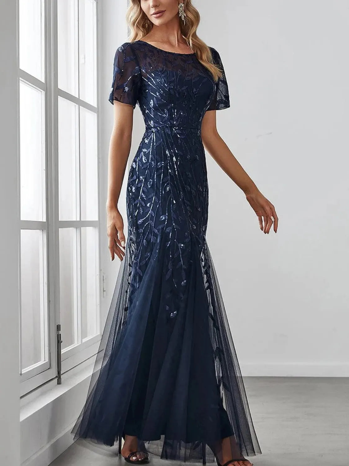 Vestido Feminino Longo de Festa Sereia com Tule e Bordados - Lyra