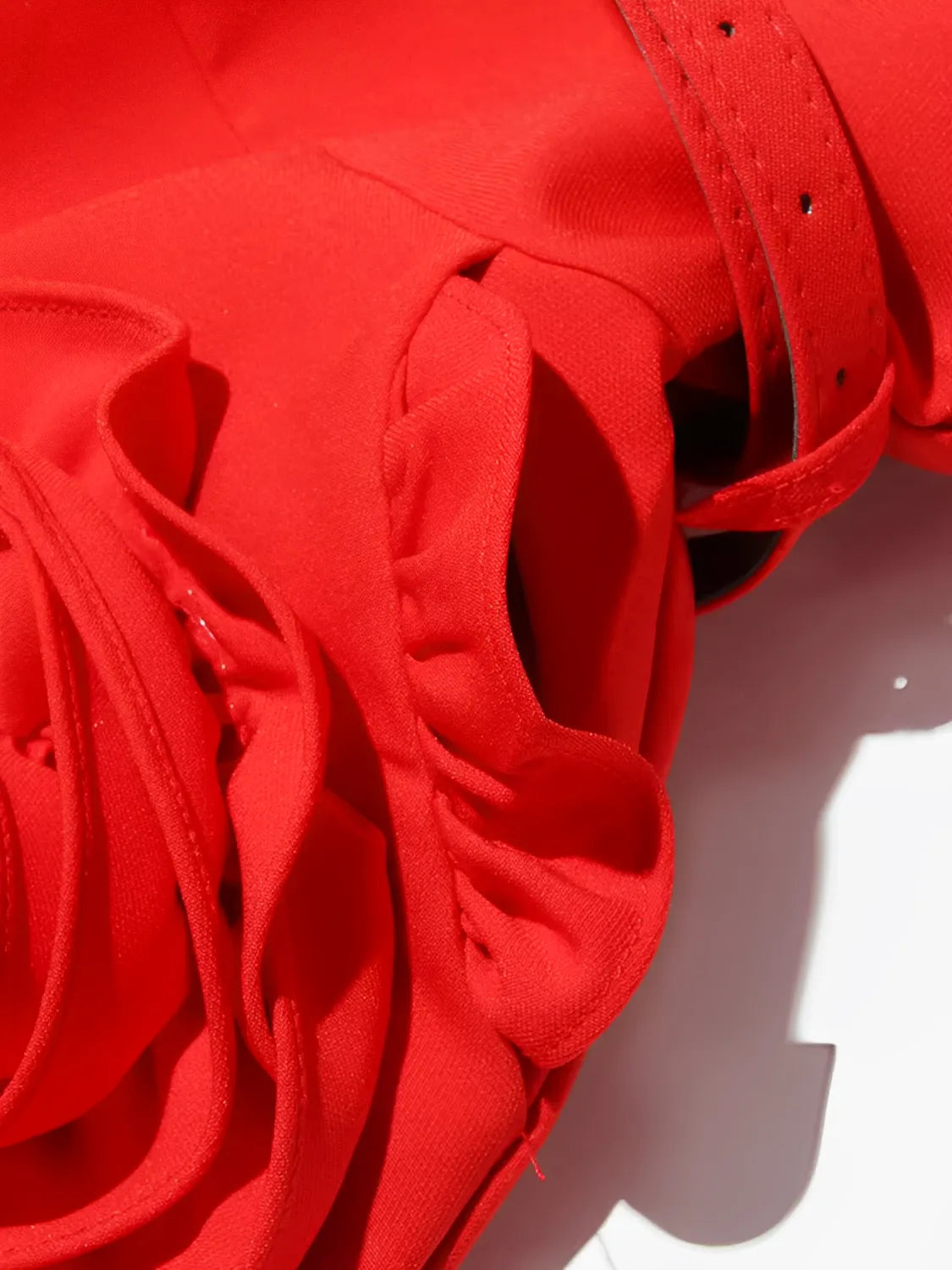 Vestido Feminino Midi Elegante com Aplique de Flor Cinto e Decote em V - Matilda