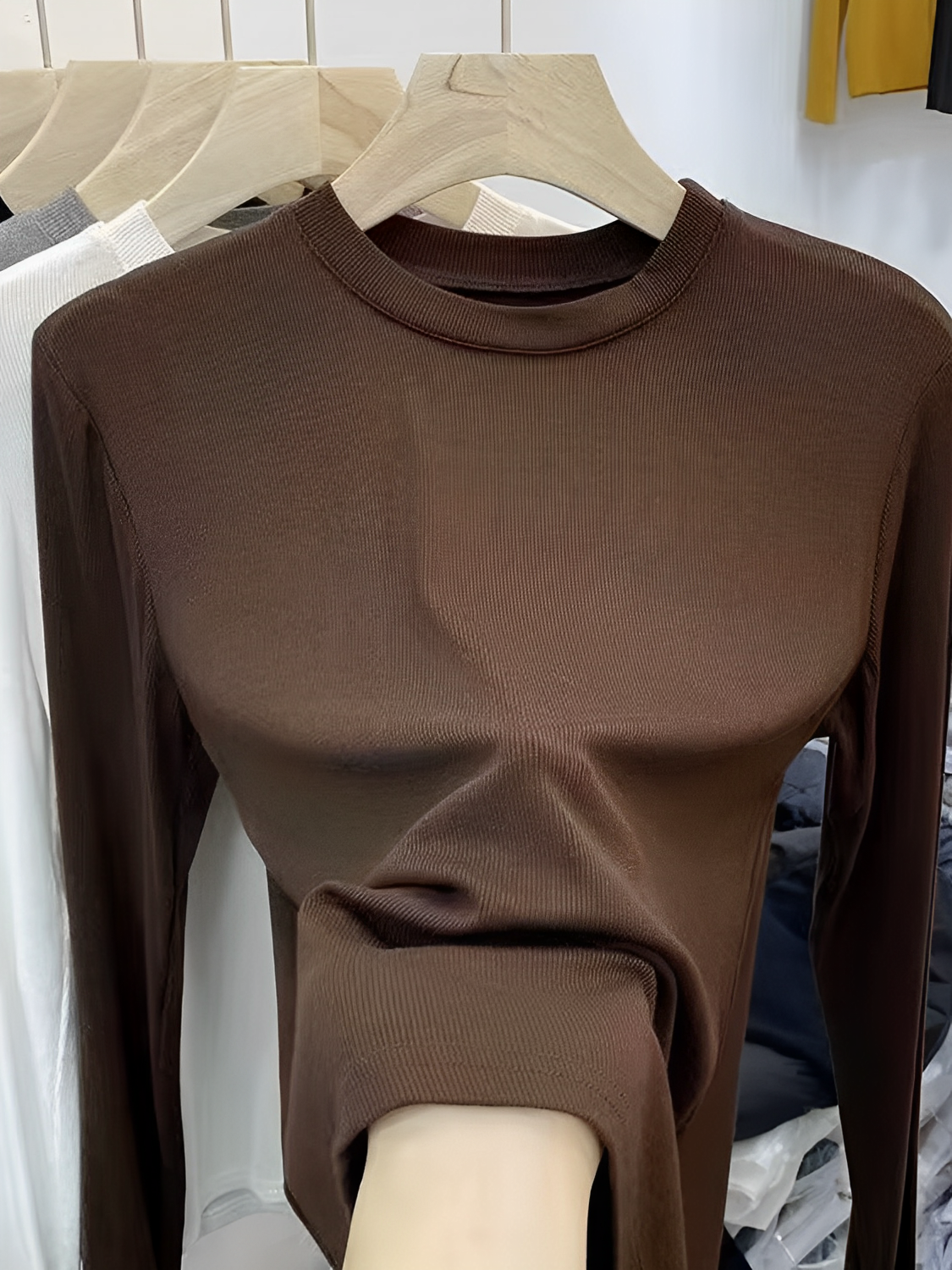 Blusa Feminina  de Manga Longa Texturizada com Gola Redonda – Izabele