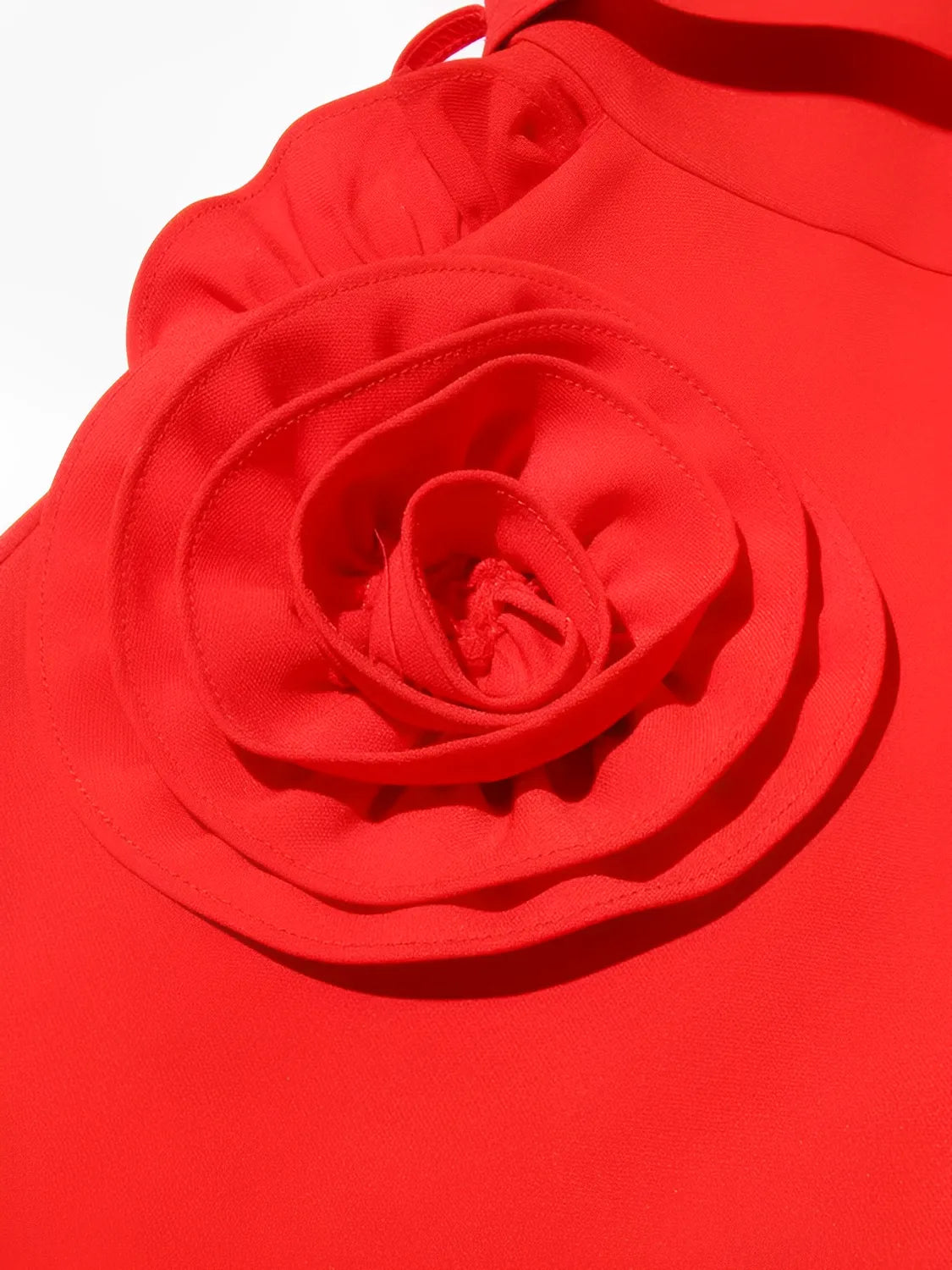 Vestido Feminino Midi Elegante com Aplique de Flor Cinto e Decote em V - Matilda