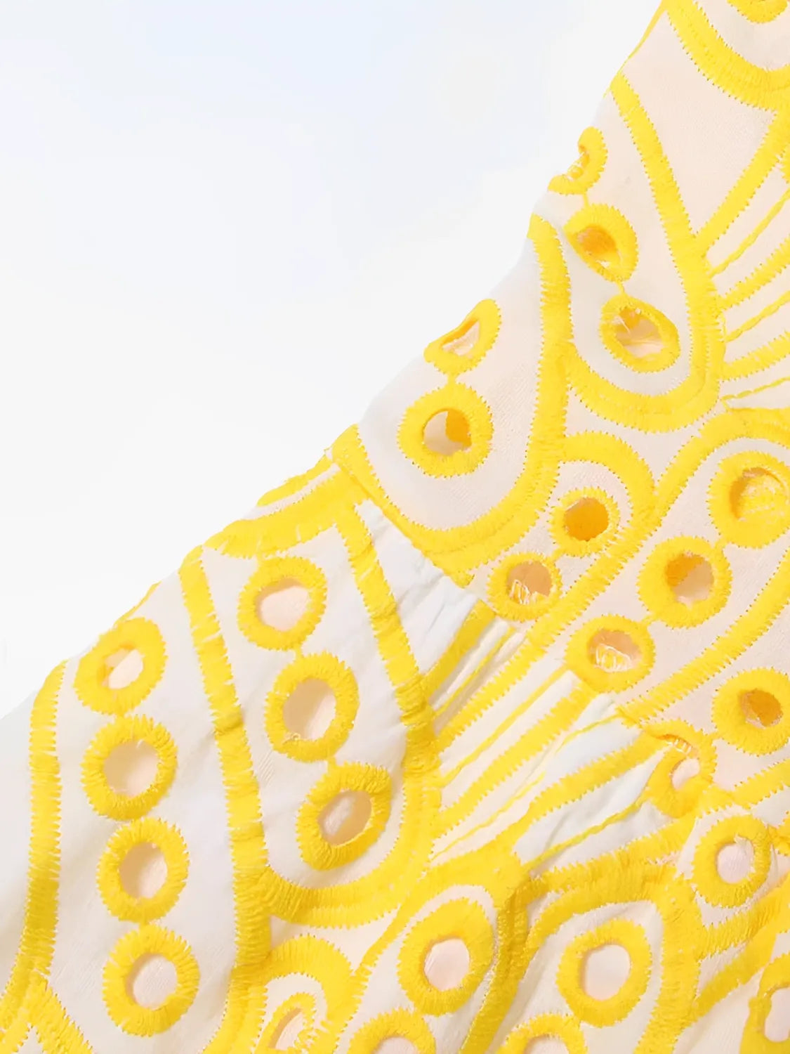 Vestido Feminino Midi de Laise com Babados e Elástico nas Costas - Marina