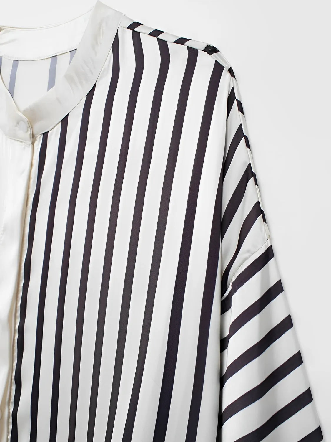 Camisa Feminina Bata Listrada com Manga Flare - Giulia