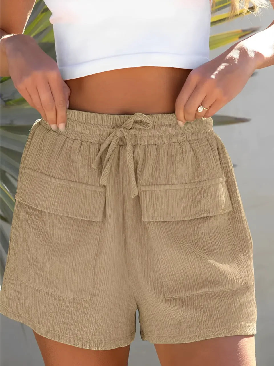 Short Feminino Cintura Alta com Cordão Ajustável e Bolsos - Jale