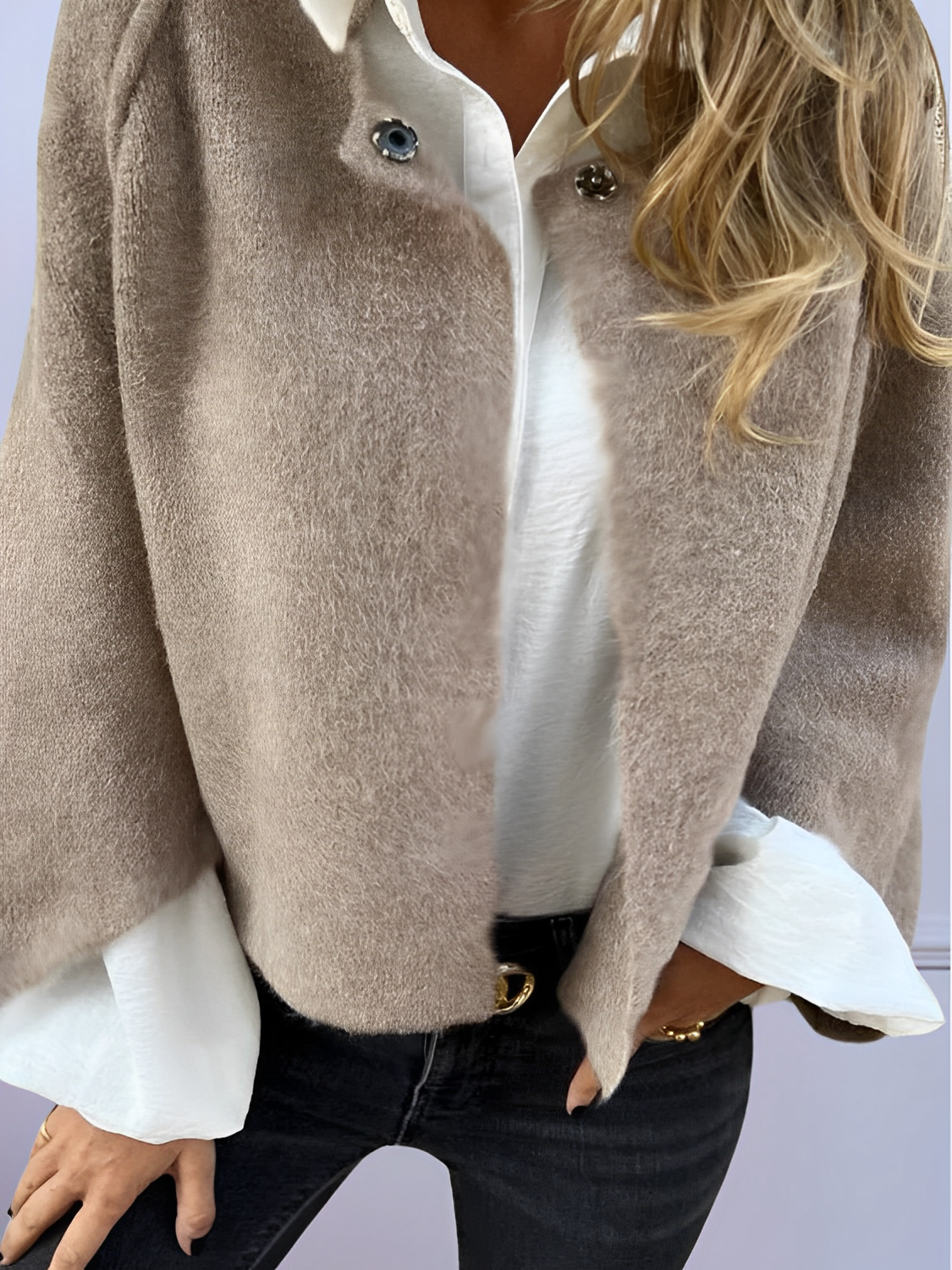 Casaco Feminino Estilo Capa com Textura  Peluciada e Botão de Pressão – Julie [FRETE FULL]