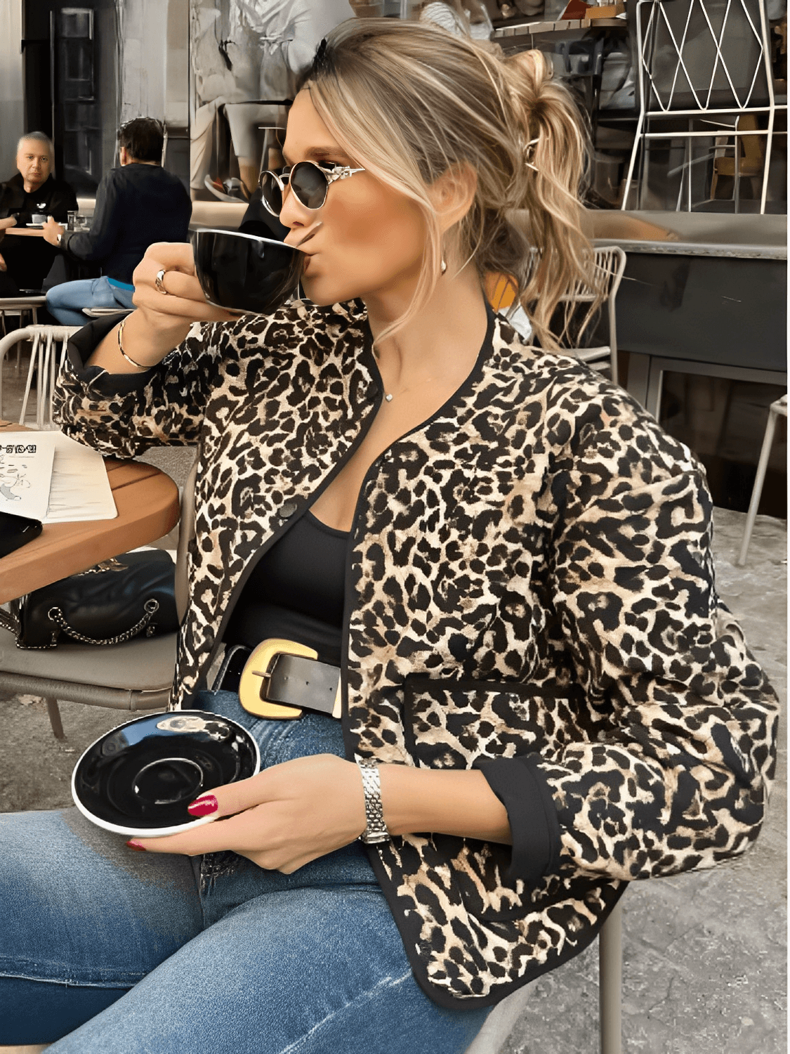 Casaco Feminino Acolchoado com Estampa Animal Print Bolsos e Fechamento em Botão de Pressão - Pabline