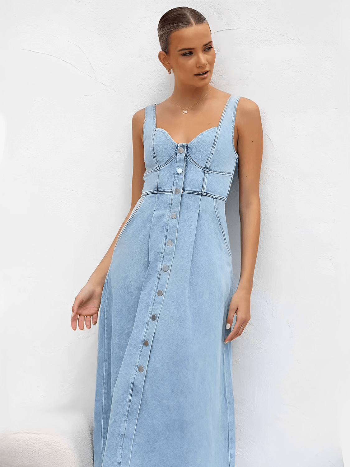 Vestido Feminino Midi Jeans com Decote Coração Botões Frontais e Elástico nas Costas – Pilar
