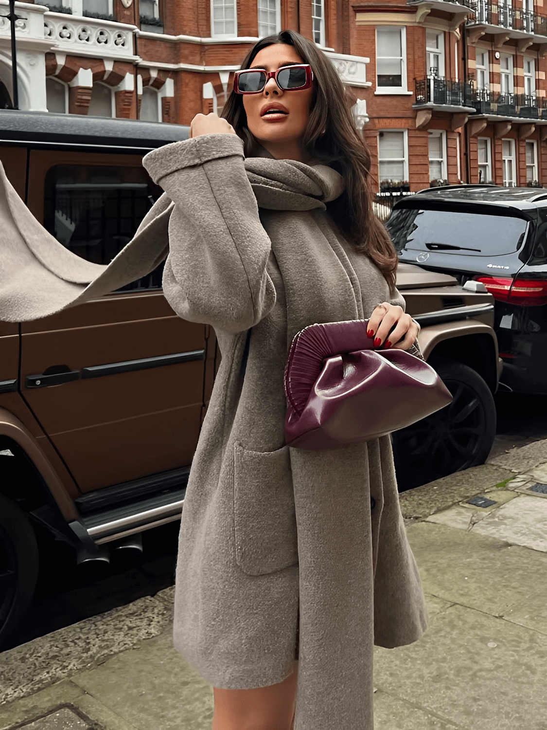 Casaco Feminino Oversized em Lã Batida com Bolsos Frontais Botões e Cachecol Removível com Franjas – Marjorie