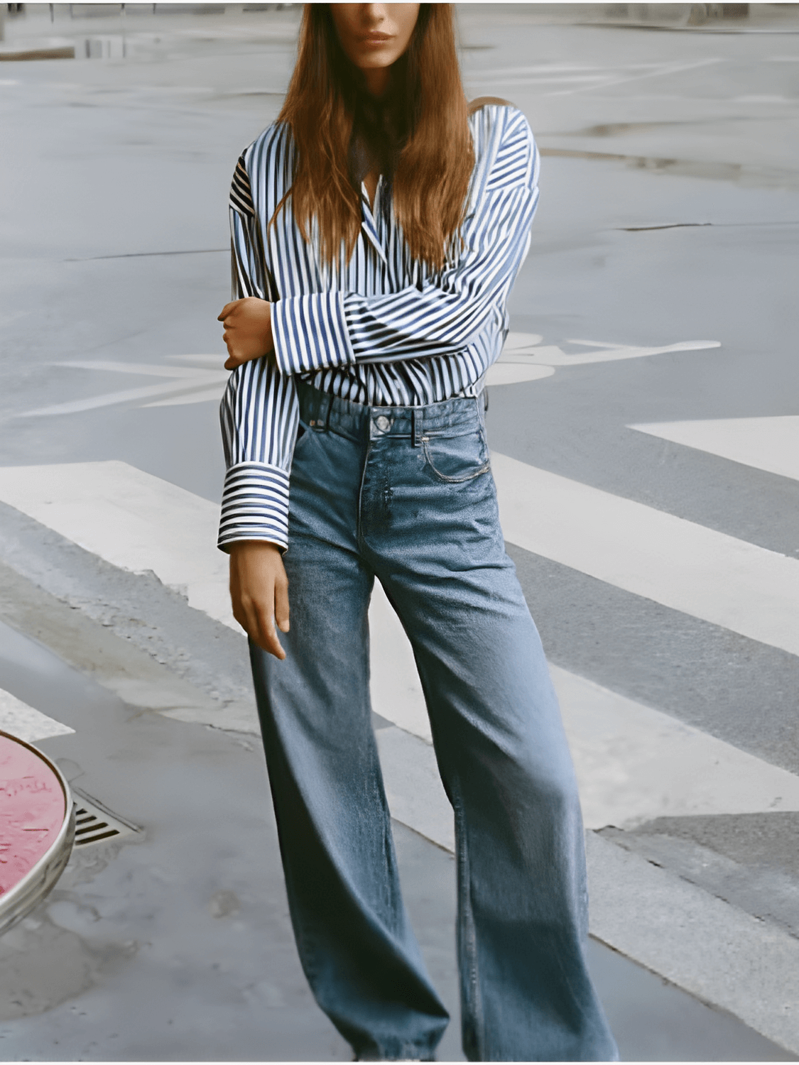 Camisa Feminina Listrada com Gola Clássica  Estruturada e Botões Frontais  – Glória