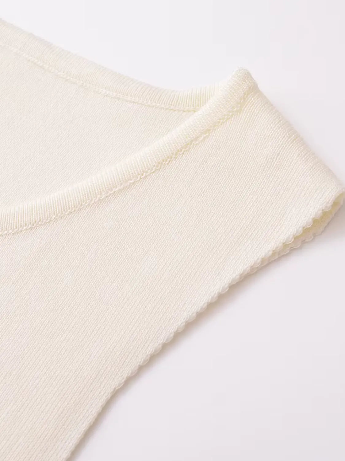 Blusa Feminina Alfaiataria com Decote Redondo e Botões Dourados - Dalila