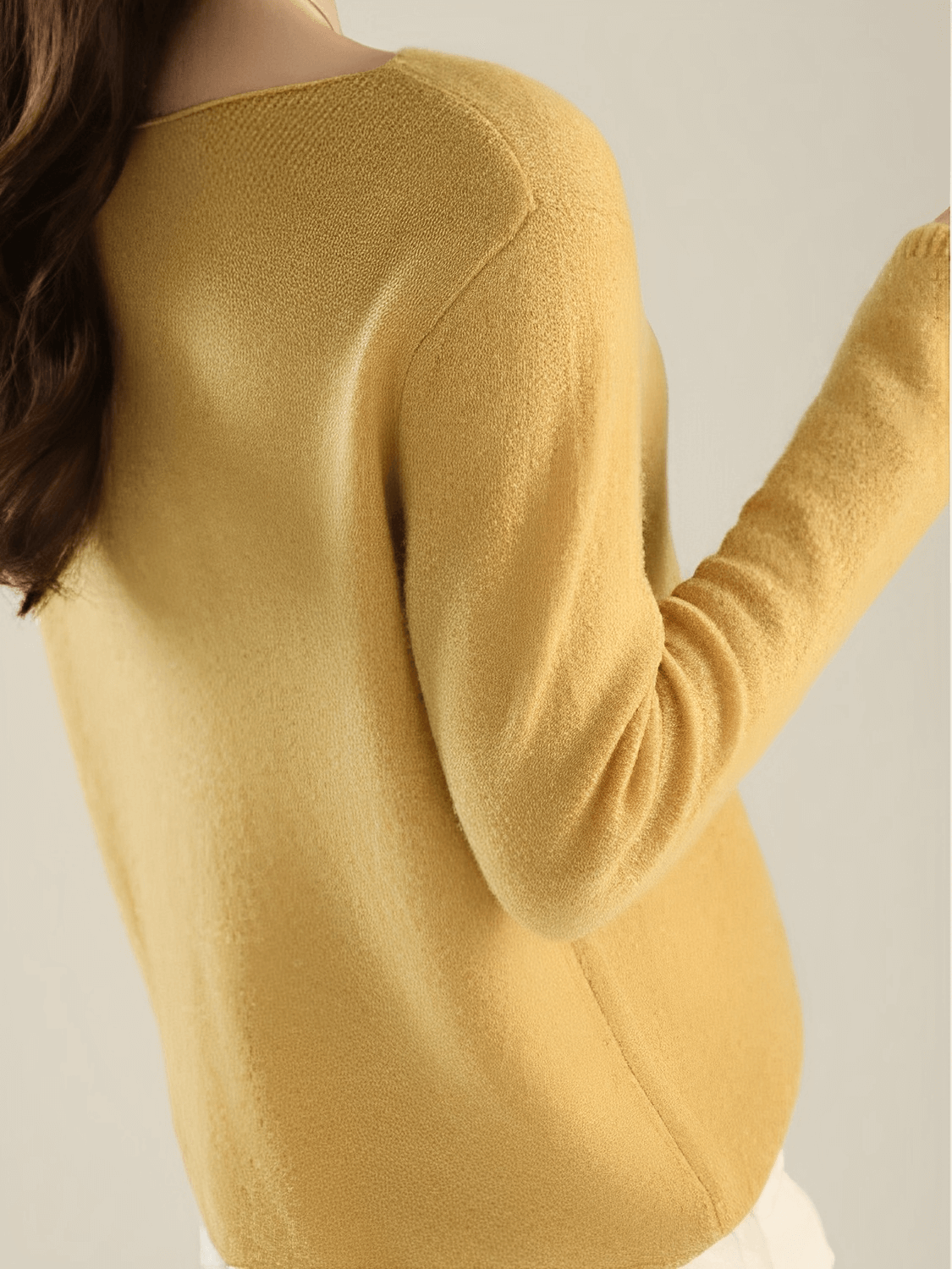 Cardigan Feminino em Tricô Fino com Fechamento em Botões Assimétrico - Luzia