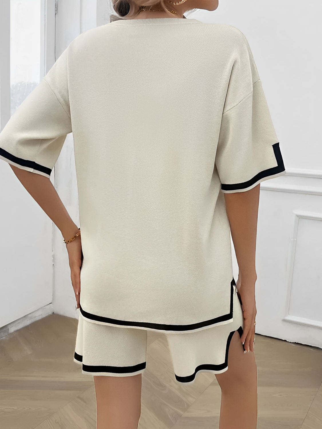 Conjunto Feminino em Viscose com Blusa Mullet de Manga Curta e Short com Cintura Ajustável e Recortes Laterais - Andreza [FRETE FULL]