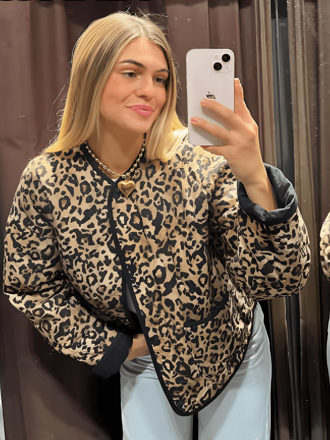 Casaco Feminino Acolchoado com Estampa Animal Print Bolsos e Fechamento em Botão de Pressão - Pabline