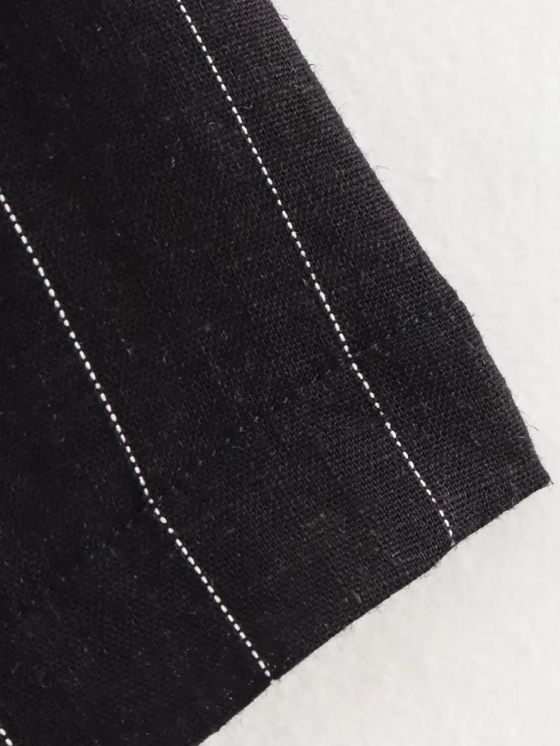 Conjunto Feminino Risca de Giz Colete com Botões e Amarração nas Costas e Saia Curta - Dara