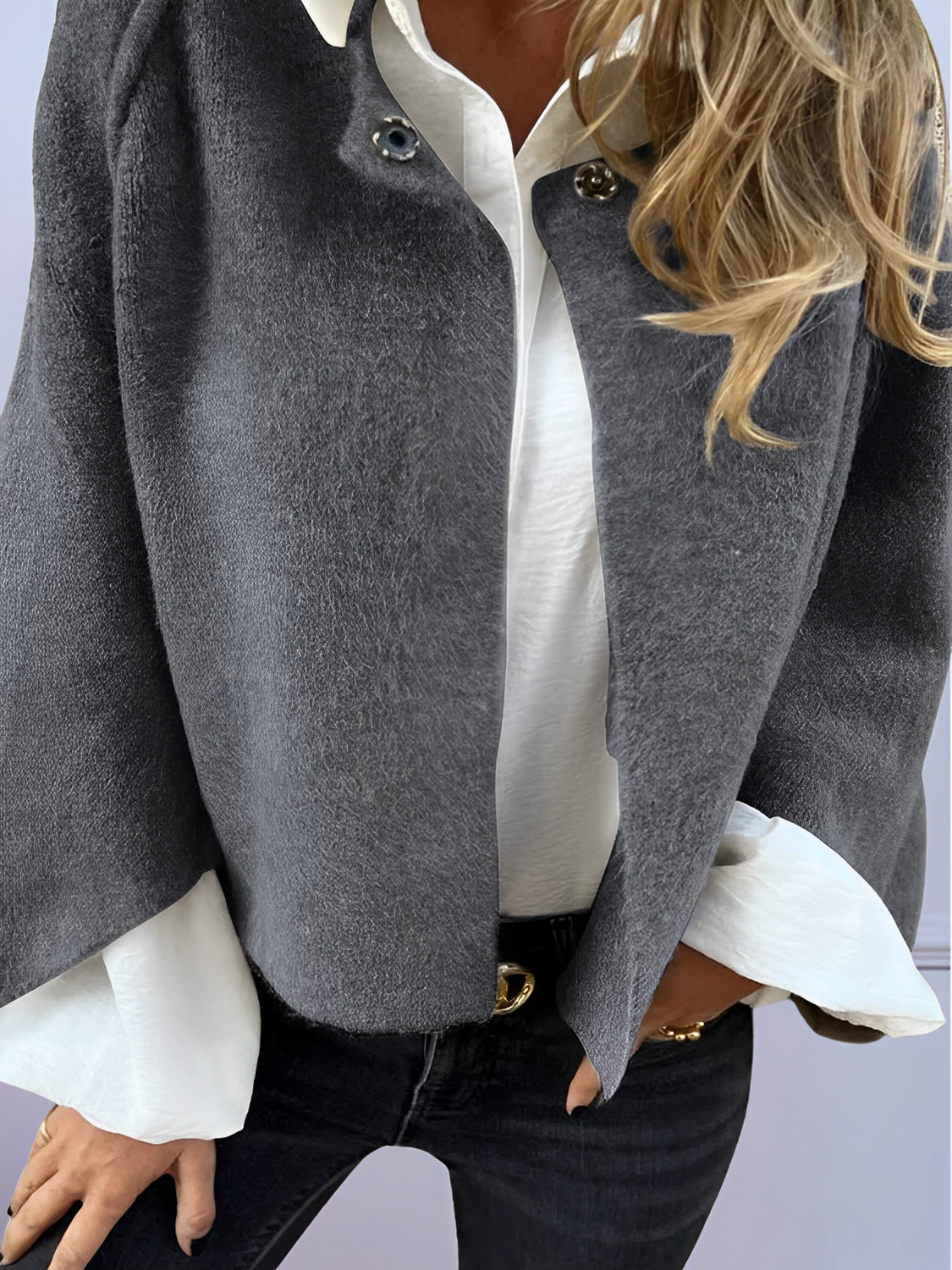 Casaco Feminino Estilo Capa com Textura  Peluciada e Botão de Pressão – Julie