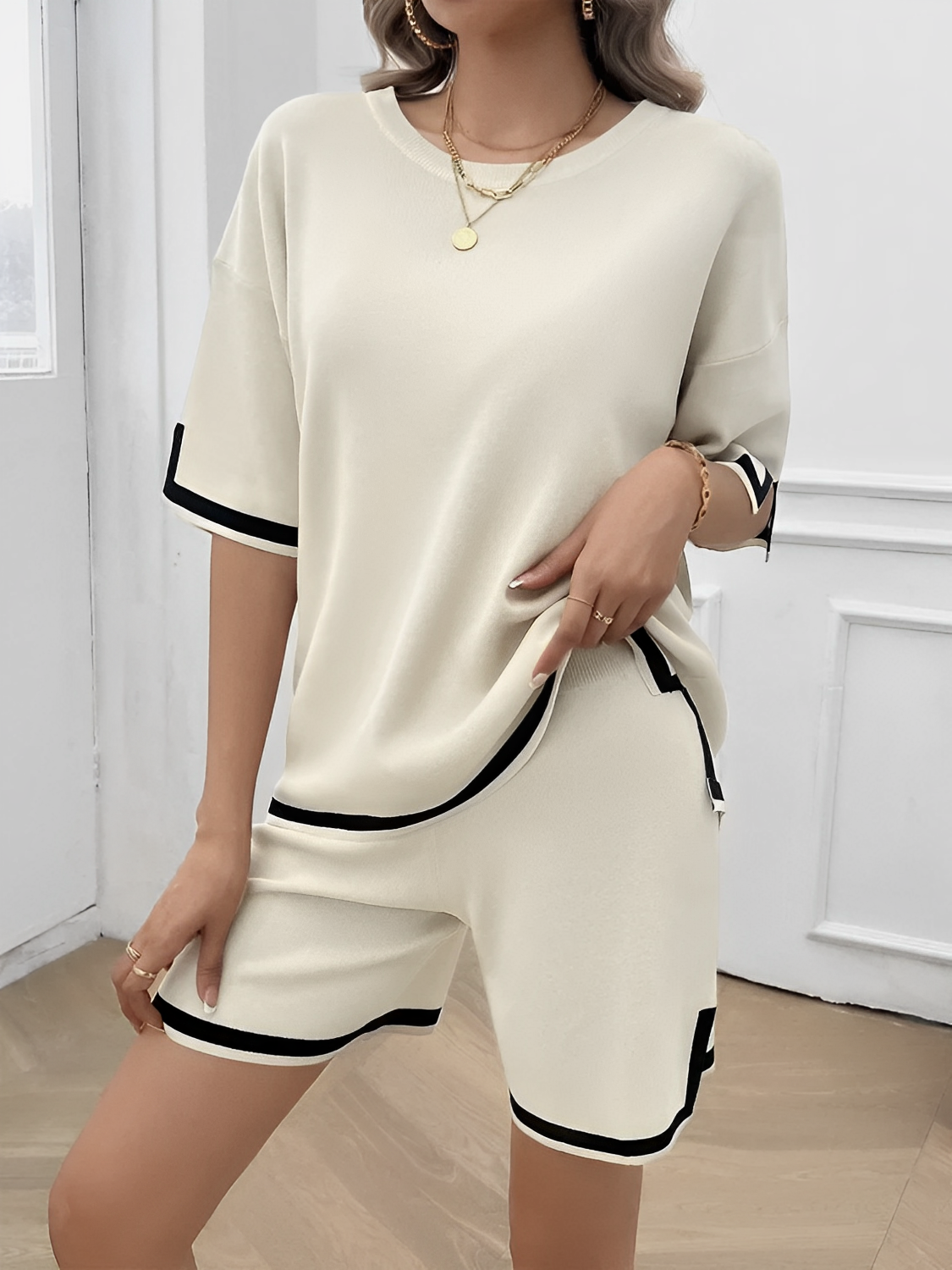 Conjunto Feminino em Viscose com Blusa Mullet de Manga Curta e Short com Cintura Ajustável e Recortes Laterais - Andreza