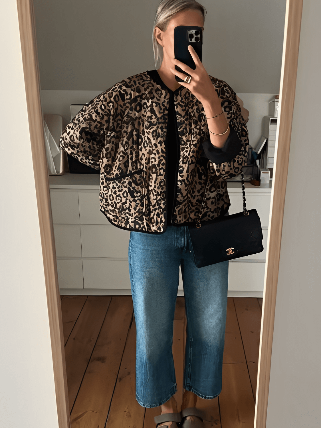 Casaco Feminino Acolchoado com Estampa Animal Print Bolsos e Fechamento em Botão de Pressão - Pabline
