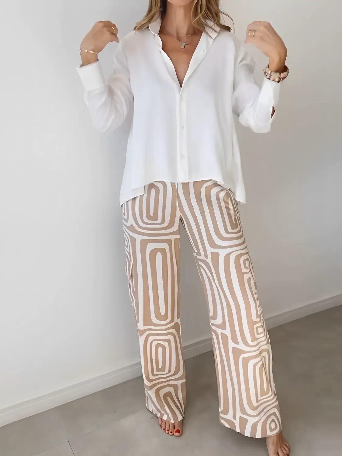 Conjunto Feminino com Camisa de Manga Longa e Calça Reta com Estampa Geométrica - Bianca