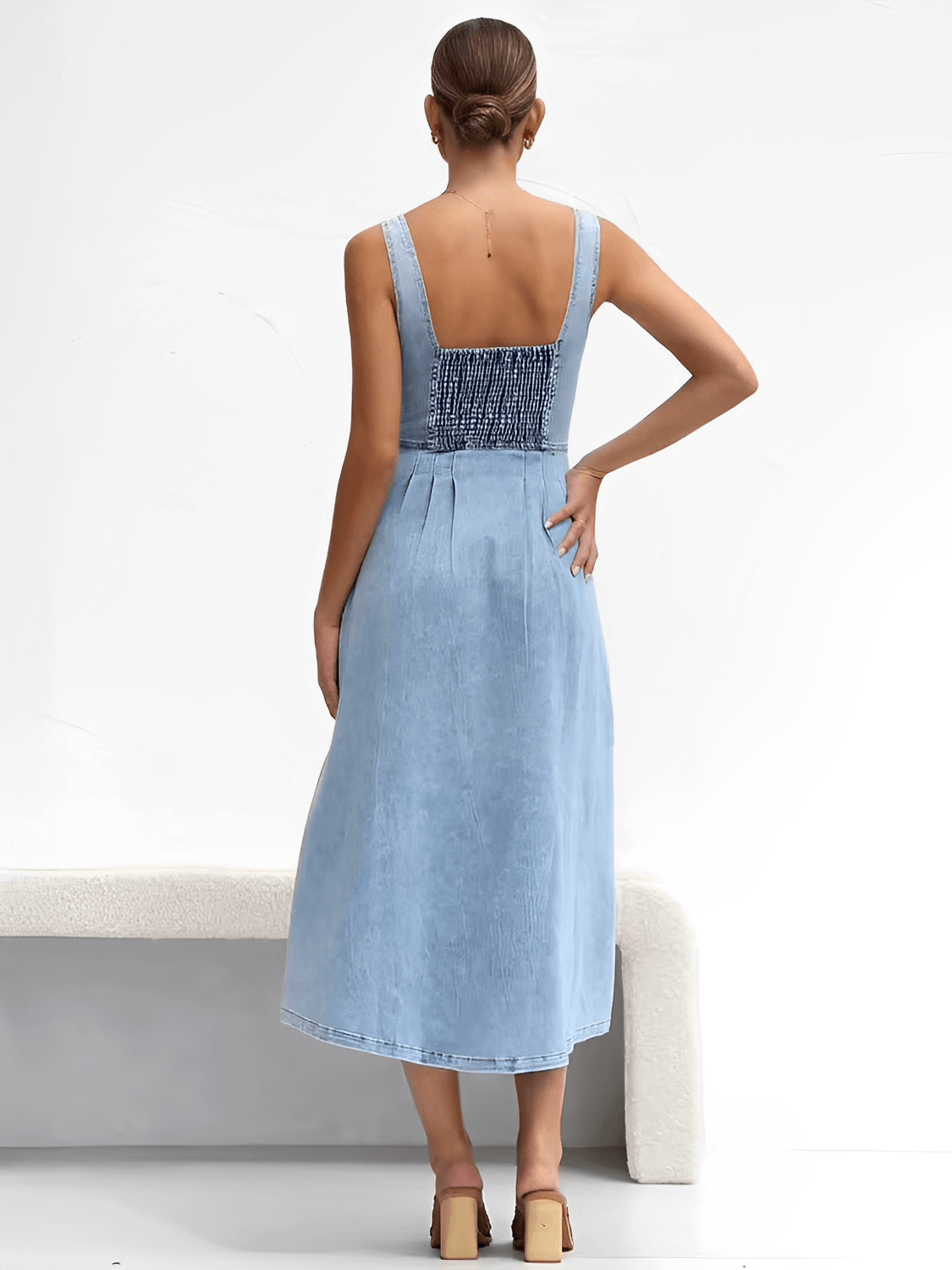 Vestido Feminino Midi Jeans com Decote Coração Botões Frontais e Elástico nas Costas – Pilar