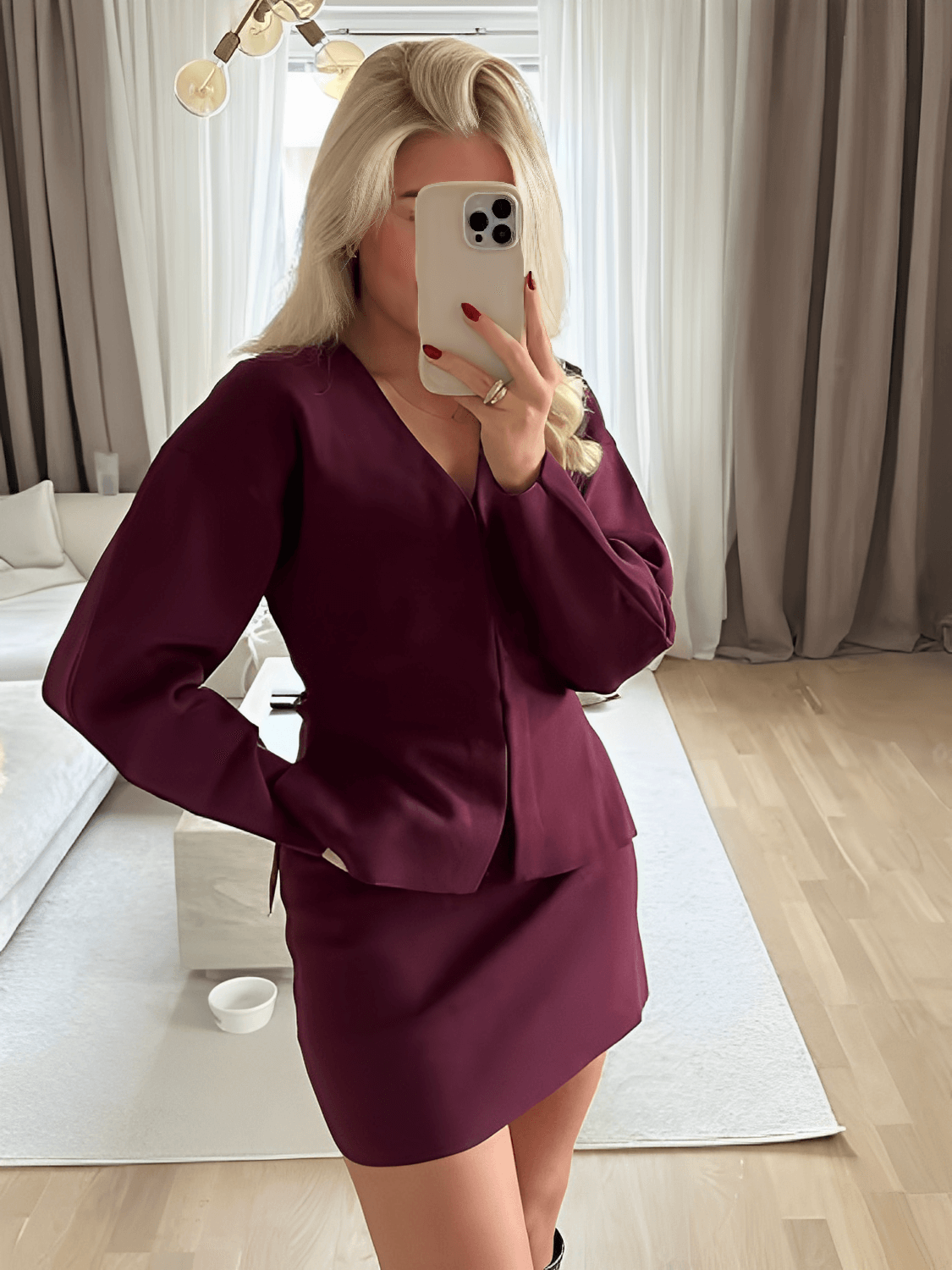 Conjunto Feminino de Tricô com Suéter Gola V e Saia Reta com Cintura Elástica - Viviene
