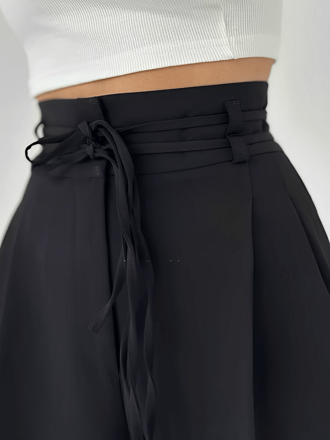 Calça Alfaiataria Cintura Alta com Elástico e Amarração Estilizada com Modelagem Levanta Bumbum - Paulina
