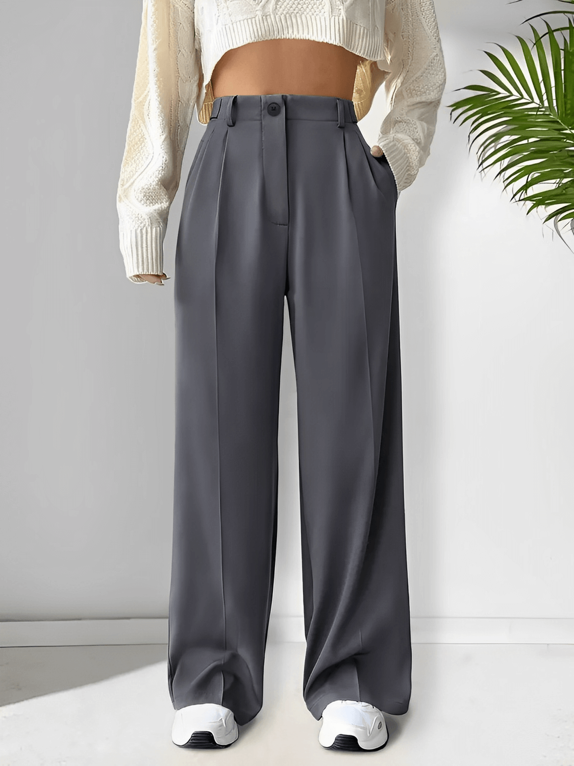 Calça Feminina Alfaiataria Modelagem Wide Leg com Bolsos Funcionais Pregas e Cintura Alta – Adelina