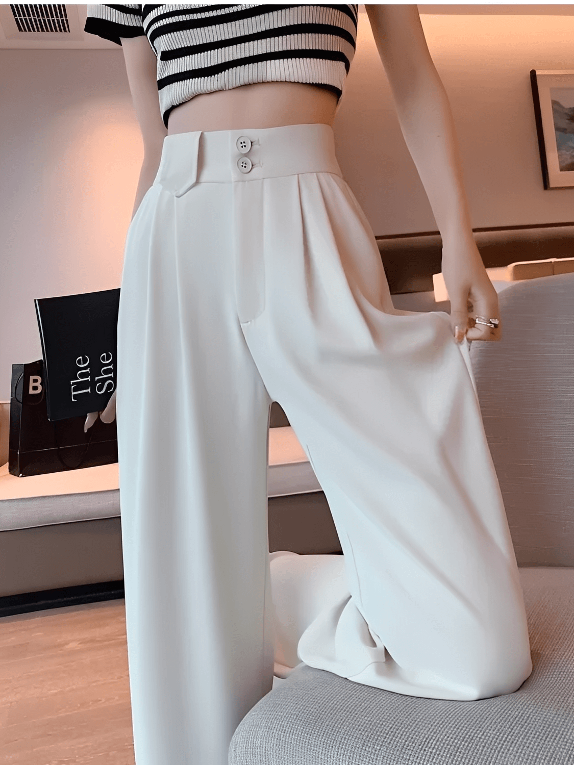 Calça Feminina Alfaiataria Wide Leg Cintura Alta com Lenço Estampado Removível e Bolsos – Amara