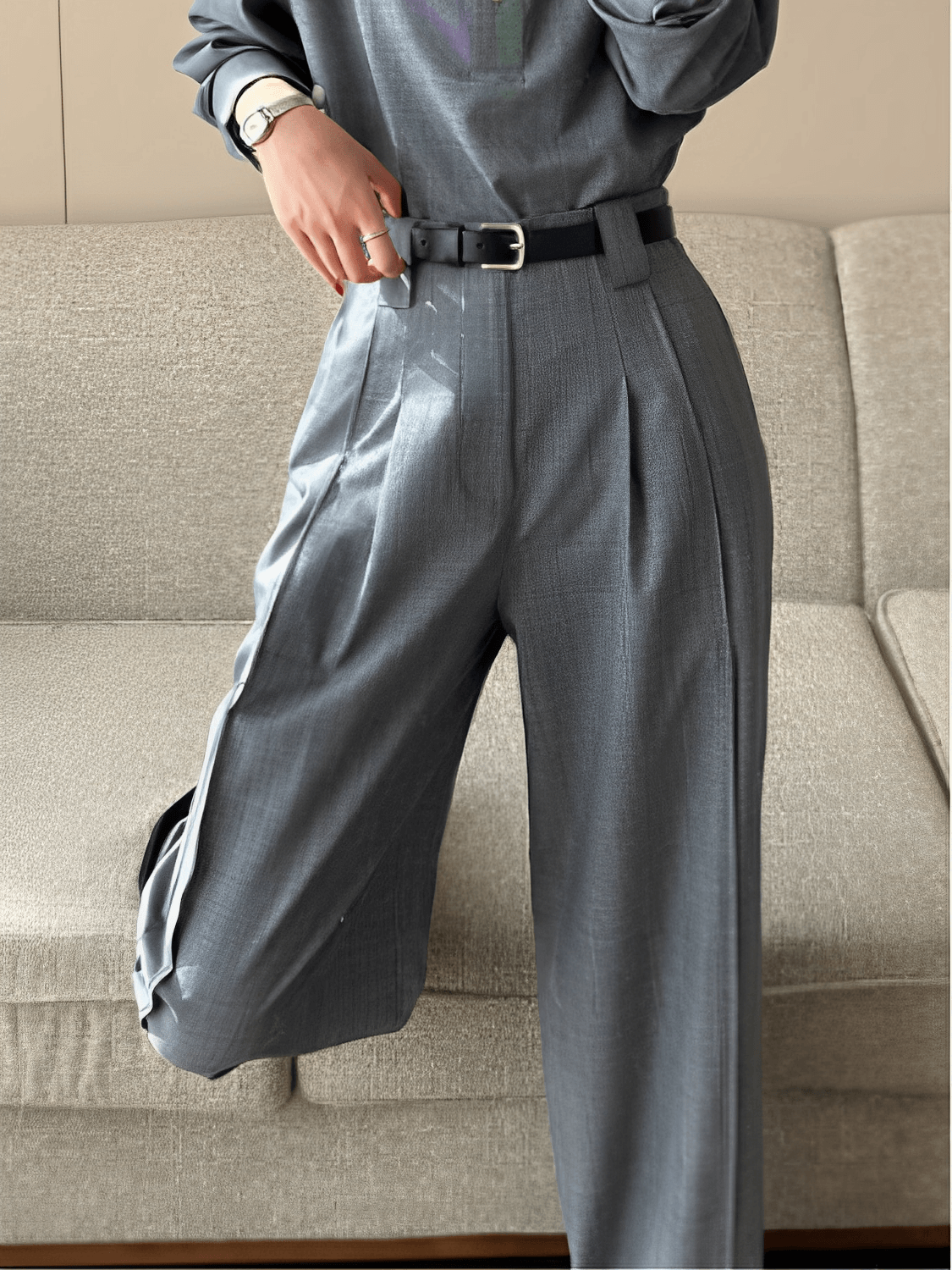 Calça Feminina em Alfaiataria Texturizada com Cintura Alta Bolsos Funcionais e Modelagem Wide Leg  – Alyssa