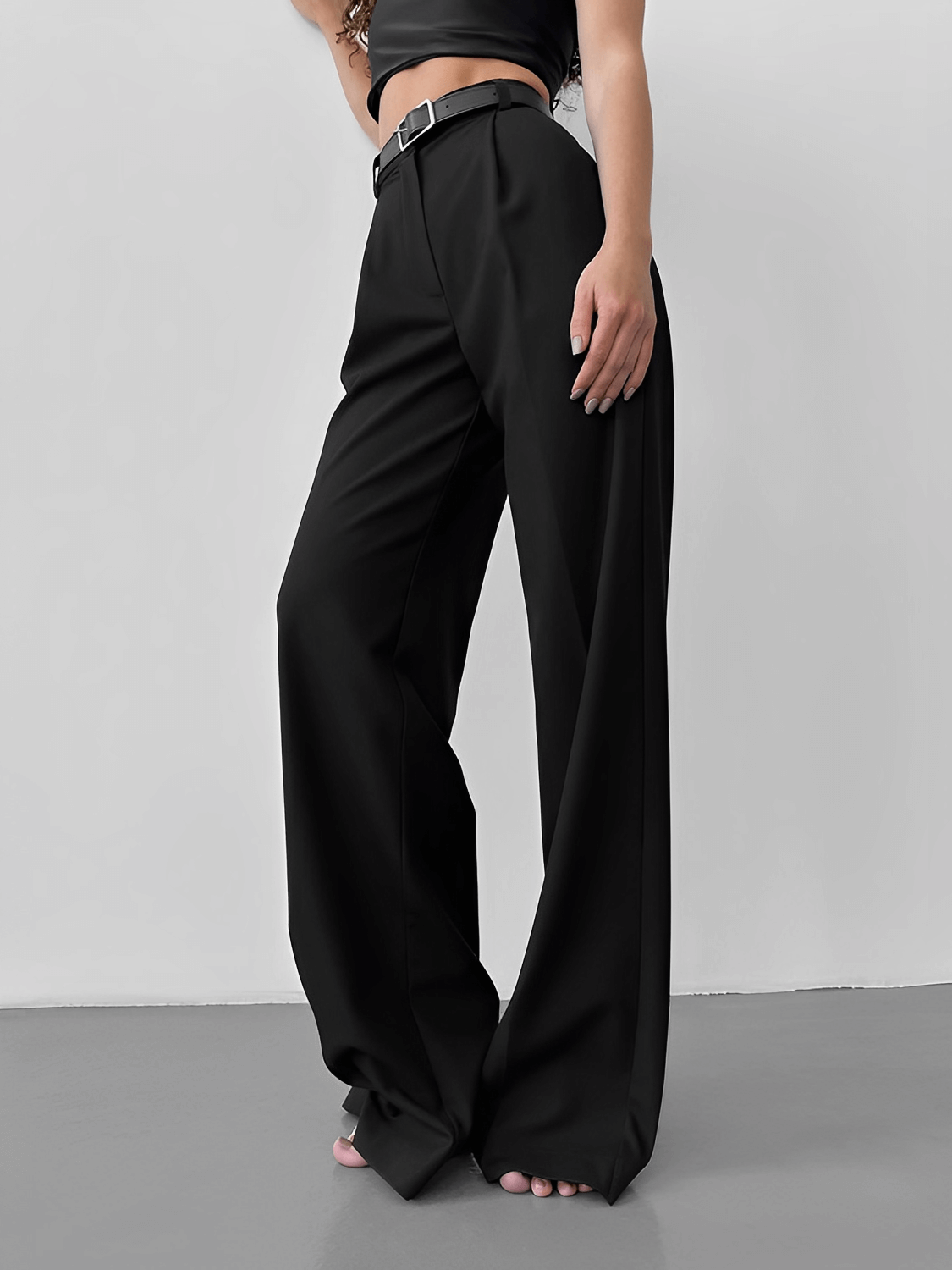 Calça Feminina Wide Leg em Alfaiataria Clássica com Cintura Alta e Bolsos – Kate
