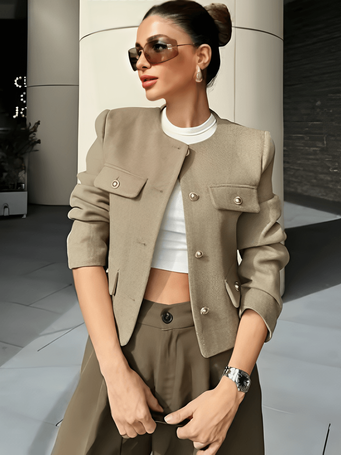 Casaco Feminino Tweed com Bolsos Decorativos e Fechamento em Botões - Angelique