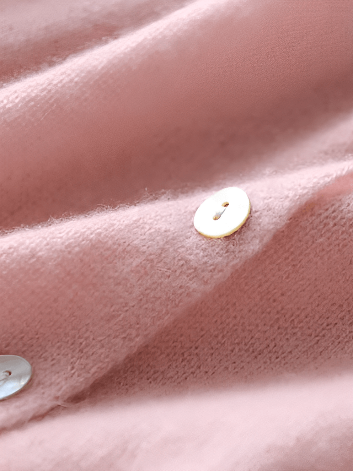 Cardigan Feminino em Tricô Fino com Fechamento em Botões Assimétrico - Luzia