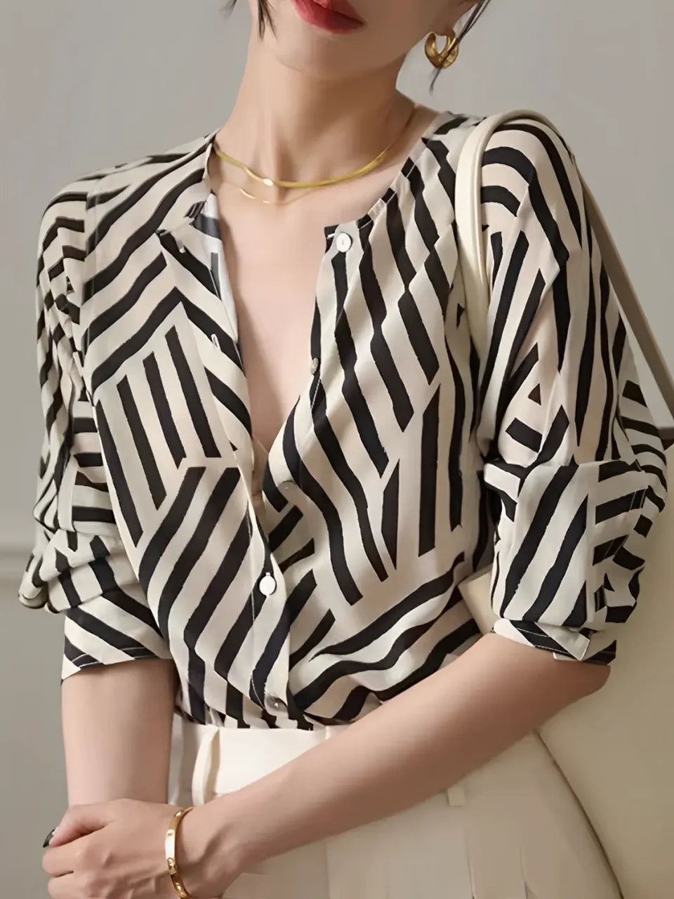 Camisa Feminina Listrada com Gola Redonda e Botões - Eudora [FRETE FULL]