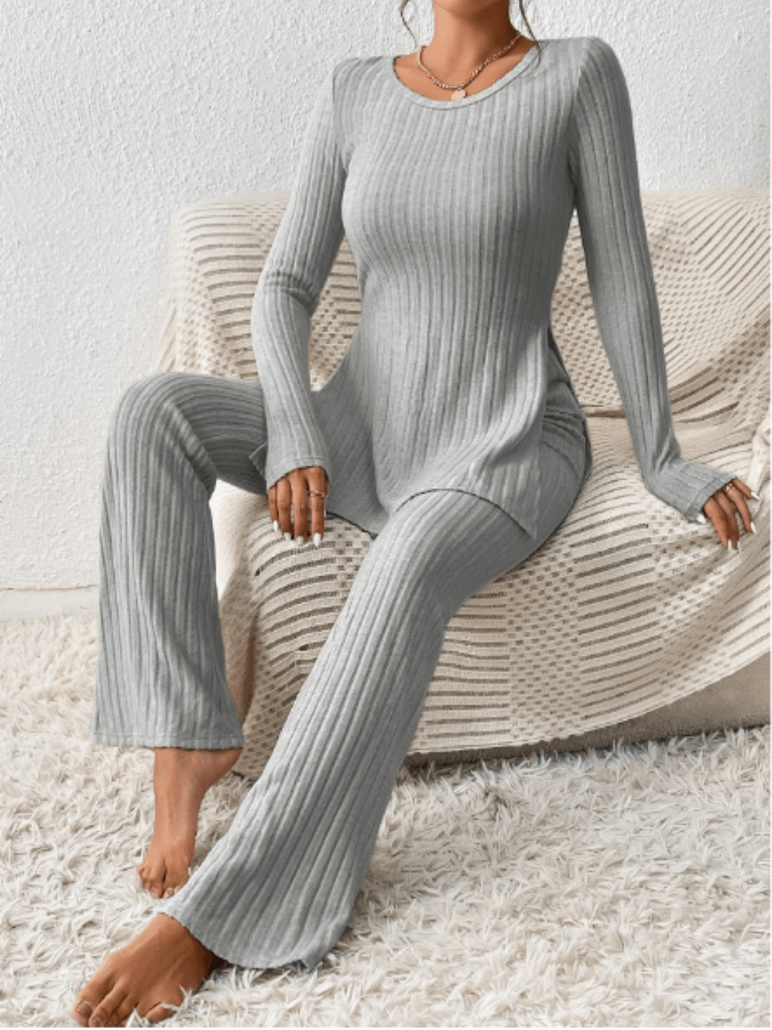Conjunto Feminino em Tricô Canelado com Blusa Mullet Manga Longa com Fendas Laterais e Calça Flare com Cintura Alta Elástica - Sabrina