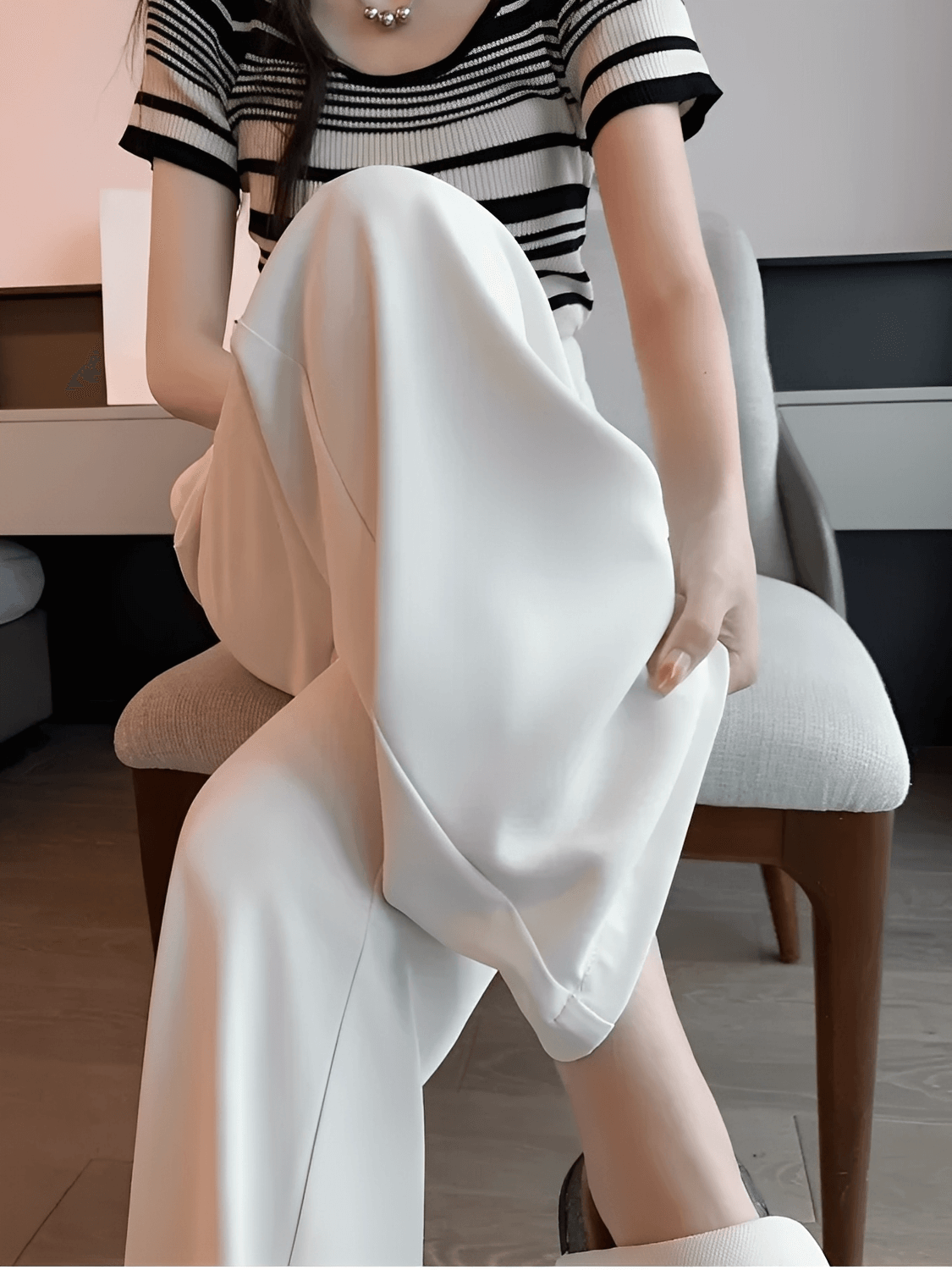 Calça Feminina Alfaiataria Wide Leg Cintura Alta com Lenço Estampado Removível e Bolsos – Amara